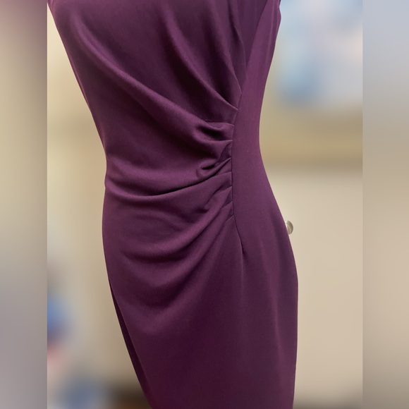 Calvin Klein Deep Plum Colored Dress w/Sweetheart Neck & Ruched Fabric (Size: 4) - Picture 8 of 10